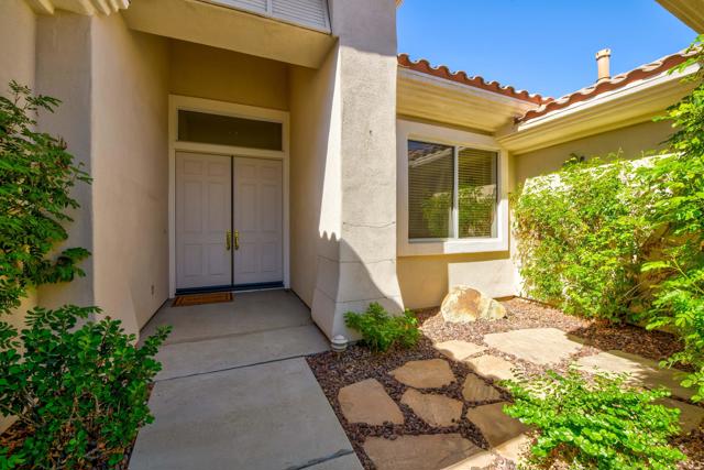 35925 Rosemont Drive, Palm Desert CA: https://media.crmls.org/mediaz/7e0382e9-13cd-47f7-8240-21cd973da67e.jpg