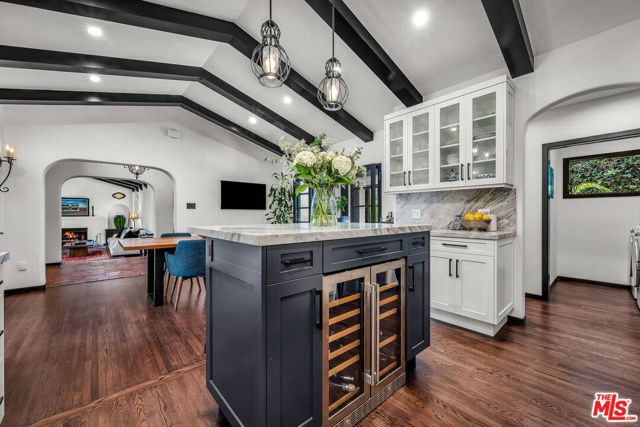 1423 Warnall Avenue, Los Angeles CA: https://media.crmls.org/mediaz/7e043bde-7b8b-4cda-a77d-b9e50d26edc2.jpg