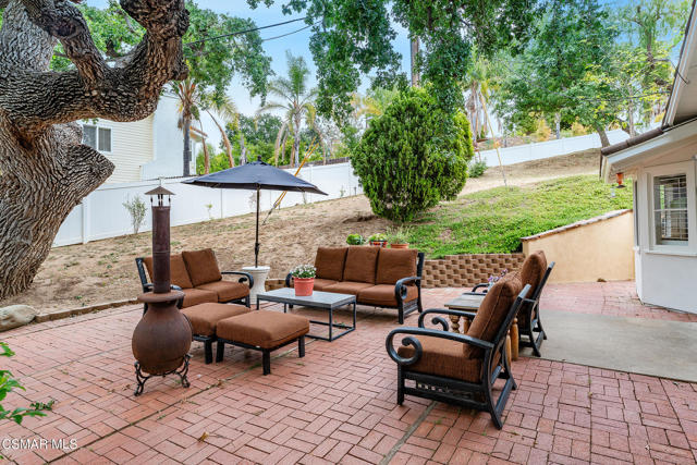 566 Rancho Road, Thousand Oaks CA: https://media.crmls.org/mediaz/7e044653-bfab-40de-a0ef-81411f0c22d4.jpg