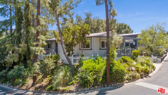 23777 Mulholland Highway, Calabasas CA: https://media.crmls.org/mediaz/7e0490ad-8edd-40b6-83d9-f27d30829190.jpg