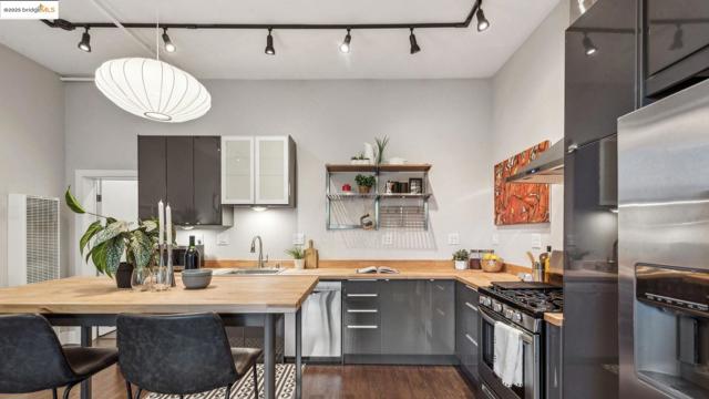 958 28th ST, Oakland CA: https://media.crmls.org/mediaz/7e04998a-bca7-40a2-a166-5a16c03e5481.jpg