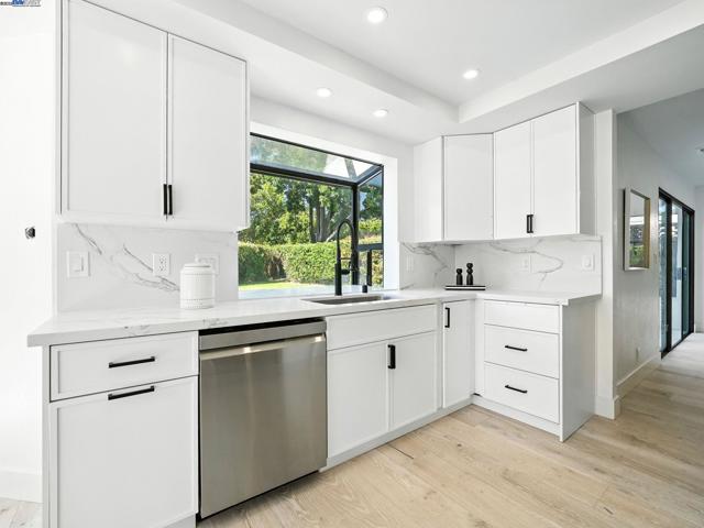 5995 Via Del Cielo, Pleasanton CA: https://media.crmls.org/mediaz/7e04a59c-57d0-4458-9339-f665a8acec2b.jpg