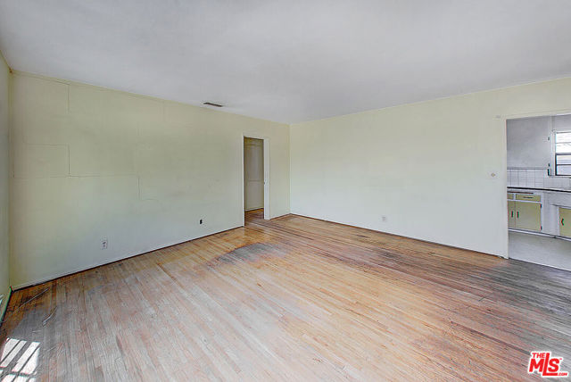 253 W El Sur Street, Monrovia CA: https://media.crmls.org/mediaz/7e04c51a-3b3a-46db-b24f-97c0fe47733b.jpg