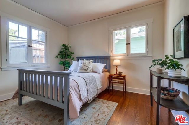 1105 E Claremont Street, Pasadena CA: https://media.crmls.org/mediaz/7e04d570-cde3-4339-abd6-0c55348ec5f7.jpg