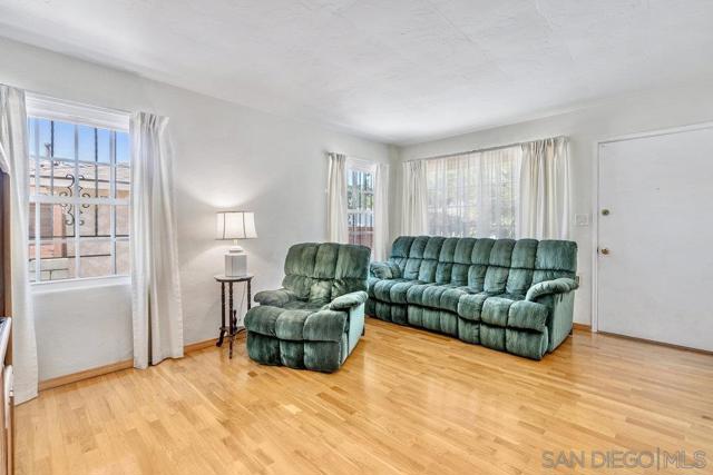 6343 Jeff Street, San Diego CA: https://media.crmls.org/mediaz/7e04e8b9-ceef-4d91-abc0-ae7e24a312cc.jpg