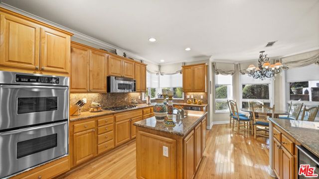 219 Baybrook Court, Lake Sherwood CA: https://media.crmls.org/mediaz/7e04fa53-795e-47d5-aeb2-02447171f1d3.jpg