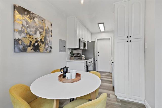 3385 La Selva Street, San Mateo CA: https://media.crmls.org/mediaz/7e052a62-b6bc-4d60-a07b-c03780f561ee.jpg
