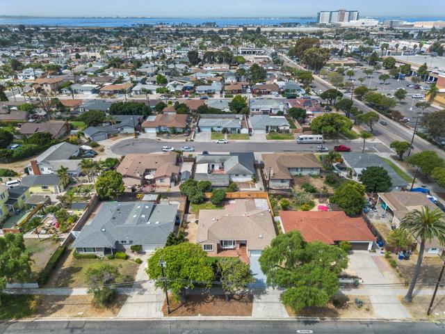 614 Fifth Ave, Chula Vista CA: https://media.crmls.org/mediaz/7e053b48-e6c6-4a2a-94fb-4aa84fc534e4.jpg
