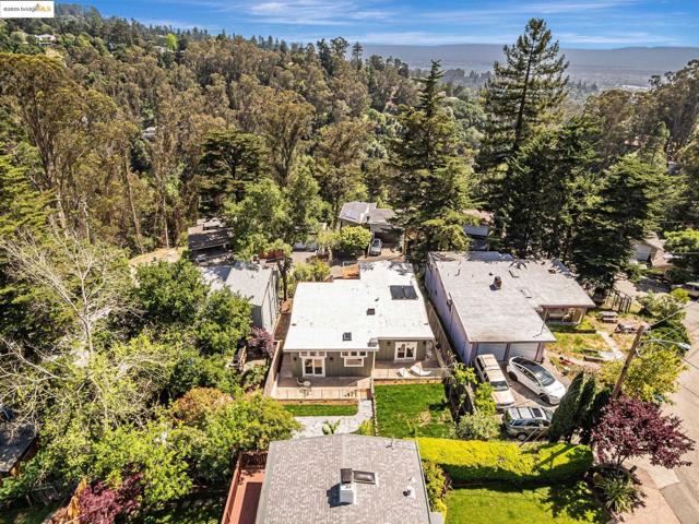 6815 Paso Robles Dr, Oakland CA: https://media.crmls.org/mediaz/7e0540bf-2e35-427a-858f-14060f069cab.jpg