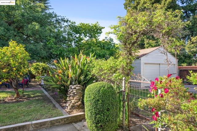 148 Estabrook, San Leandro CA: https://media.crmls.org/mediaz/7e0546a7-c4c8-4187-8dd2-e057599032f5.jpg