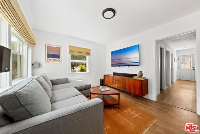 4047 Camero Avenue, Los Angeles CA: https://media.crmls.org/mediaz/7e055eab-6191-4c9d-a9cf-fcd3ec093396.jpg