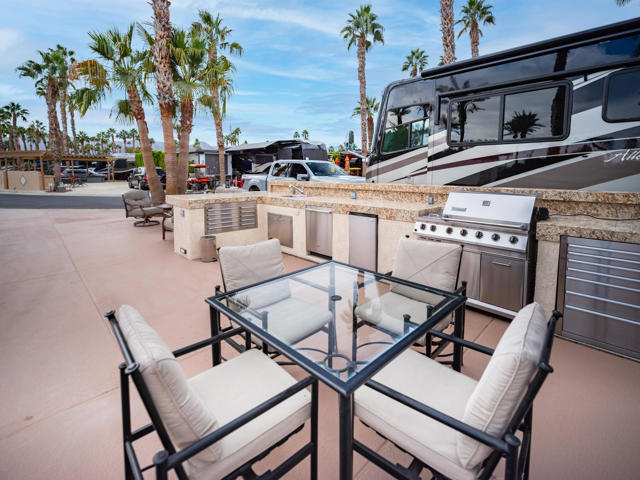 80394 Ave 48, Indio CA: https://media.crmls.org/mediaz/7e05bb4a-b929-48a1-84df-139c5c231949.jpg