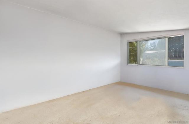 252 Santa Clara Dr, Vista CA: https://media.crmls.org/mediaz/7e0622b6-e617-42a4-868f-733af9cc6a94.jpg