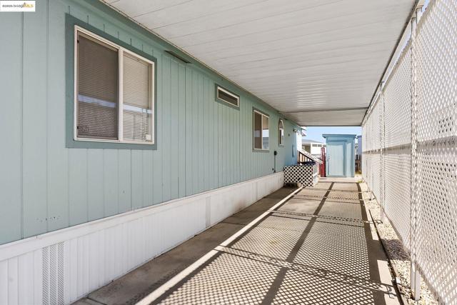 114 Zartop St, Oakley CA: https://media.crmls.org/mediaz/7e064a3a-71c6-43aa-997a-28e3fc6810a8.jpg