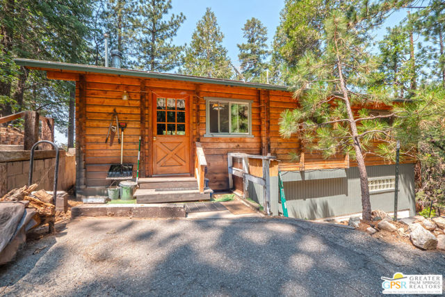 6307 Cedar Court, Angelus Oaks CA: https://media.crmls.org/mediaz/7e0652c8-d016-4a7d-8bc2-66bc2ec3b5df.jpg