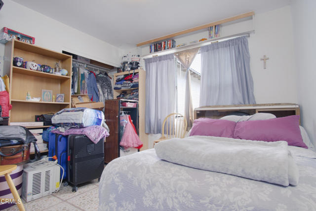 4127 S C Street, Oxnard CA: https://media.crmls.org/mediaz/7e068881-0eba-4054-81f7-1f0abbeaa3b2.jpg