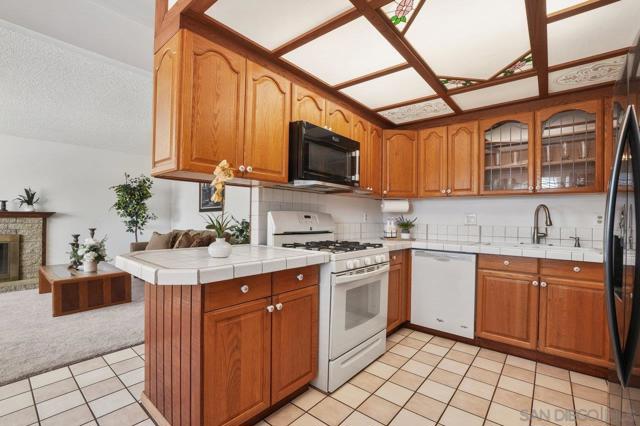 1173 Oasis Ave, Chula Vista CA: https://media.crmls.org/mediaz/7e06bde4-c60c-447d-ac2a-9e75dc48b81e.jpg