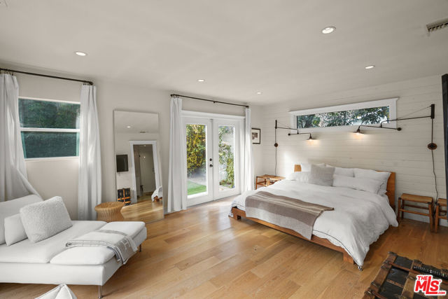 927 N Vista Street, Los Angeles CA: https://media.crmls.org/mediaz/7e079b2c-c590-46fa-a9ed-c76315e59db9.jpg