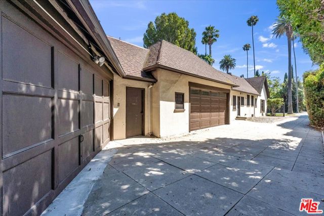626 N Canon Drive, Beverly Hills CA: https://media.crmls.org/mediaz/7e083eb5-4ba3-4b83-93bf-cb530cd59beb.jpg