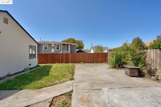 527 42nd Street, Richmond CA: https://media.crmls.org/mediaz/7e0844f6-1432-45bd-8557-a4ecd2d40be2.jpg