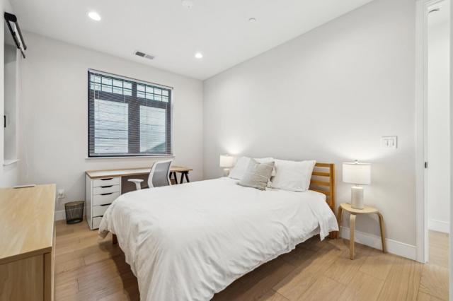 546 Oxford Avenue, Palo Alto CA: https://media.crmls.org/mediaz/7e0845db-4b4b-4927-9d51-dde61509d652.jpg