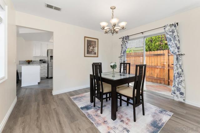 10496 Rancho Carmel dr, San Diego CA: https://media.crmls.org/mediaz/7e08dcc4-3761-400c-9598-1d4790ee28a5.jpg