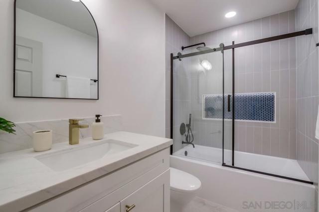 2543 Daisy Ln, Fallbrook CA: https://media.crmls.org/mediaz/7e08fc13-5282-4c88-98b4-e97fad39c0fd.jpg