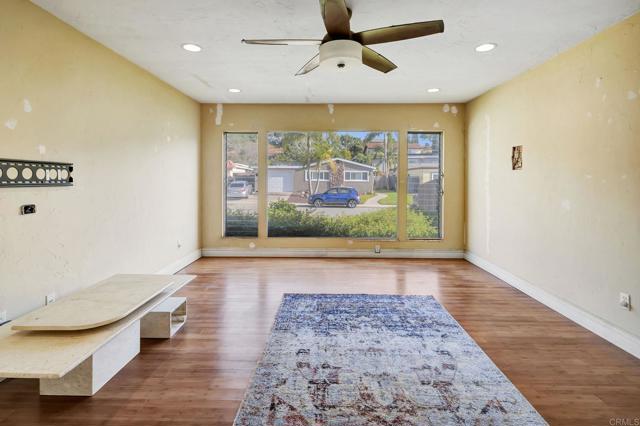 5424 PRINCESS VIEW PL, San Diego CA: https://media.crmls.org/mediaz/7e09454e-c8a1-40bc-b746-e49ba22da043.jpg