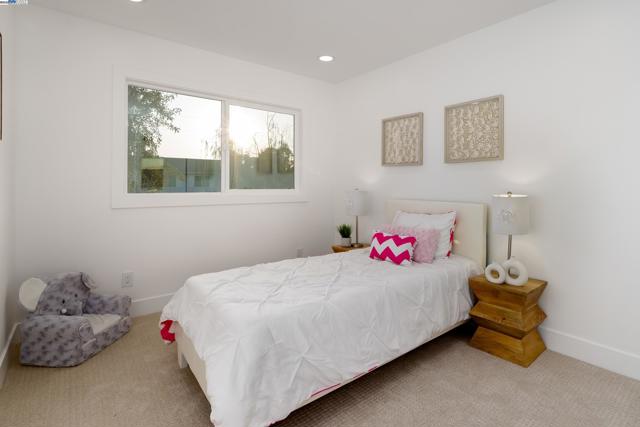 1984 Brooktree Way, Pleasanton CA: https://media.crmls.org/mediaz/7e0a0db2-4009-4e3d-a2be-9fd3917b3fa5.jpg