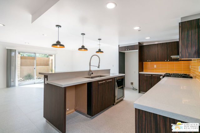 588 E San Lorenzo Road, Palm Springs CA: https://media.crmls.org/mediaz/7e0a23c8-aaf0-47b5-a607-65372dce50de.jpg