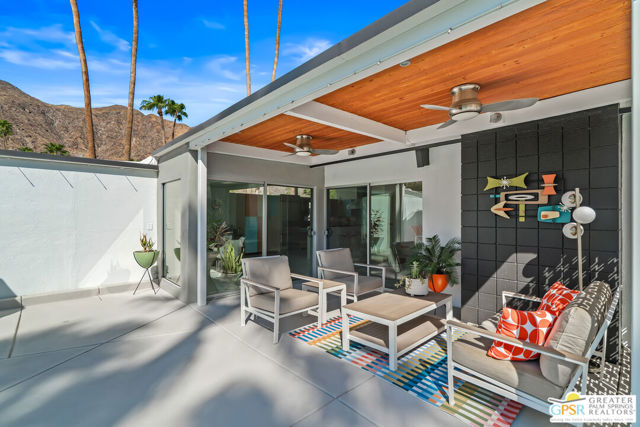 844 N Topaz Circle, Palm Springs, CA 92262