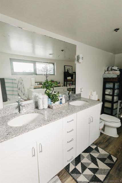 425 W Beech St, San Diego CA: https://media.crmls.org/mediaz/7e0a8781-7e48-4511-9d4e-5da0fdc9c40f.jpg