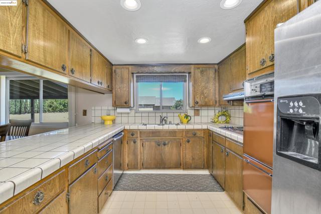 918 Carpenter Rd, Oakley CA: https://media.crmls.org/mediaz/7e0a8cc9-3fa3-4237-95c3-173f932d8a5b.jpg