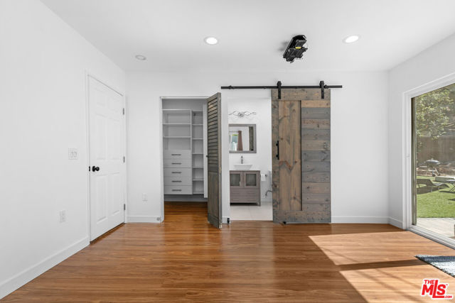 4949 San Feliciano Drive, Woodland Hills CA: https://media.crmls.org/mediaz/7e0ab94c-271c-415d-bcd6-582ff5b0c4bb.jpg