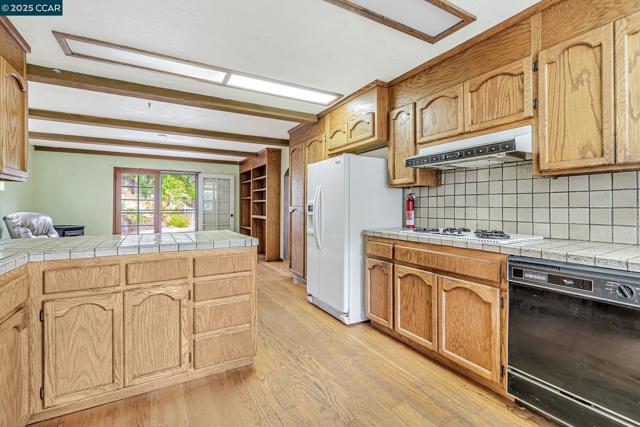 2435 Lunada Ln, Alamo CA: https://media.crmls.org/mediaz/7e0acb4d-65dc-481b-83e6-155885b50bee.jpg