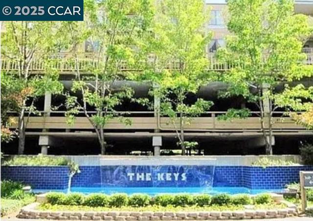 310 N Civic Drive, Walnut Creek CA: https://media.crmls.org/mediaz/7e0ae422-d22b-476c-9fe9-45cea41eb615.jpg