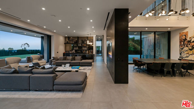 1140 Summit Drive, Beverly Hills CA: https://media.crmls.org/mediaz/7e0b7888-1343-406d-a66e-b7ff960f894c.jpg