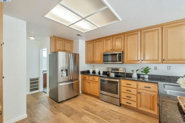 4834 Garnet Cmn, Fremont CA: https://media.crmls.org/mediaz/7e0b8d65-22f6-4d4f-a8db-e7b73bfdf2a5.jpg