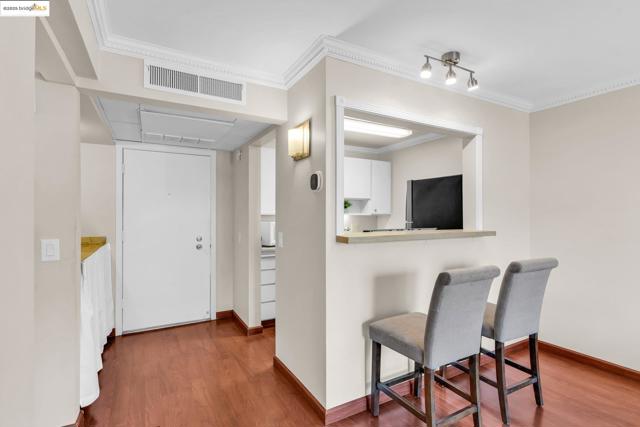 470 N N Civic Drive, Walnut Creek CA: https://media.crmls.org/mediaz/7e0bf859-525e-49d2-bb36-6075c8de4f29.jpg