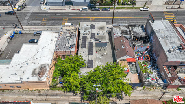 3711 S Western Avenue, Los Angeles CA: https://media.crmls.org/mediaz/7e0c039e-6561-4544-ad62-d7ac70308120.jpg