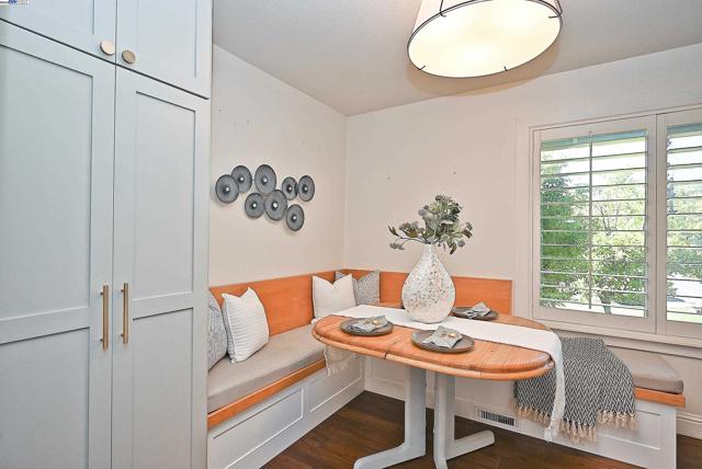 7776 Dublin Green Ct, Dublin CA: https://media.crmls.org/mediaz/7e0c44e2-056d-44f2-87a1-0636dbd4124c.jpg