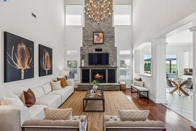 3879 Blackstone Ct, Castro Valley CA: https://media.crmls.org/mediaz/7e0c7f56-c525-4016-b57b-c637897a6df6.jpg
