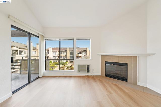 39206 Guardino Dr, Fremont CA: https://media.crmls.org/mediaz/7e0cfc6e-b6b1-473d-83b1-2ac0424fd6e2.jpg