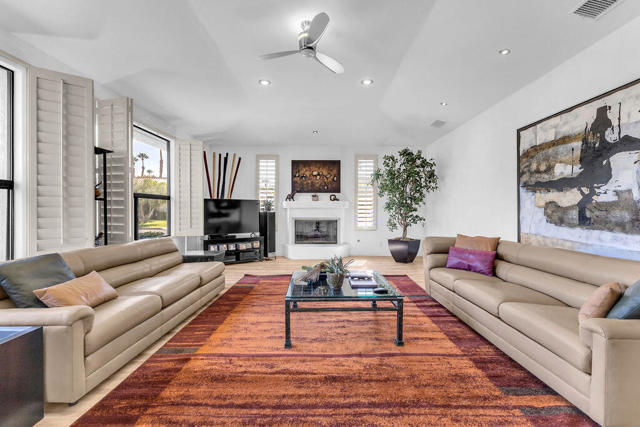 29 El Roble Court, Rancho Mirage CA: https://media.crmls.org/mediaz/7e0d1bbf-52c2-44a9-850e-63d94203c0f6.jpg