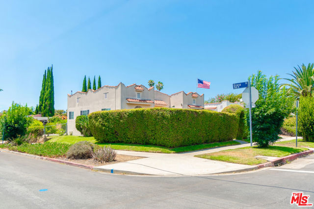 3300 Garden Avenue, Los Angeles CA: https://media.crmls.org/mediaz/7e0d2415-04f2-4569-b8f4-2d4aa559b4dc.jpg