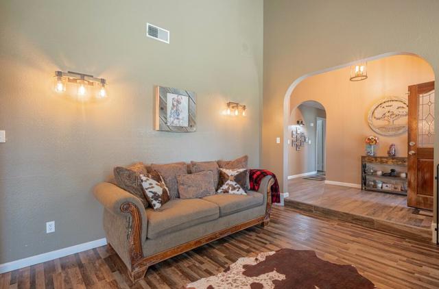 26891 Fonda Avenue, Madera CA: https://media.crmls.org/mediaz/7e0d2ec5-1ab1-4f4a-947e-478627aab1c0.jpg