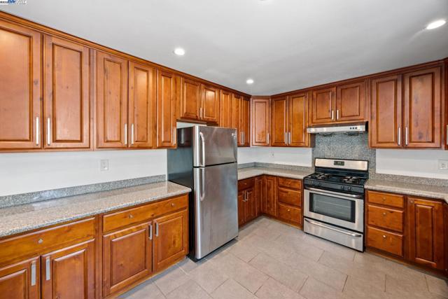 4321 Kingswood Dr, Concord CA: https://media.crmls.org/mediaz/7e0d35ec-2672-427a-81dc-bfb3824719ff.jpg
