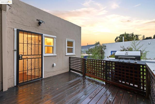 2430 27th Ave Unit D, Oakland CA: https://media.crmls.org/mediaz/7e0d3a37-63d3-4839-b7b4-7d2fc2b74a40.jpg