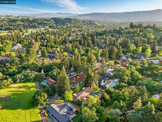 1804 Piedras Circle, Alamo CA: https://media.crmls.org/mediaz/7e0da3be-f45c-46c6-967d-7186eecfc0dc.jpg