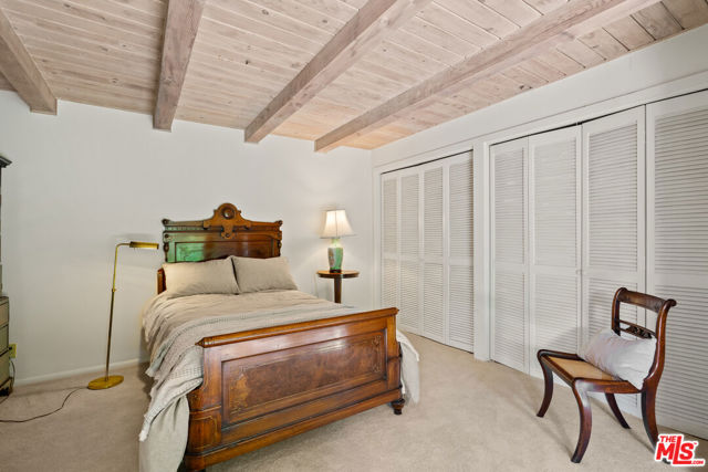 21550 Summit Trail, Topanga CA: https://media.crmls.org/mediaz/7e0e1846-b152-4271-a3a1-61ad09ee14b6.jpg